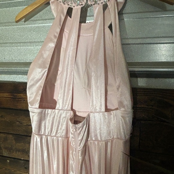 Lovely Pale Pink formal pleaded dress. - Picture 6 of 7